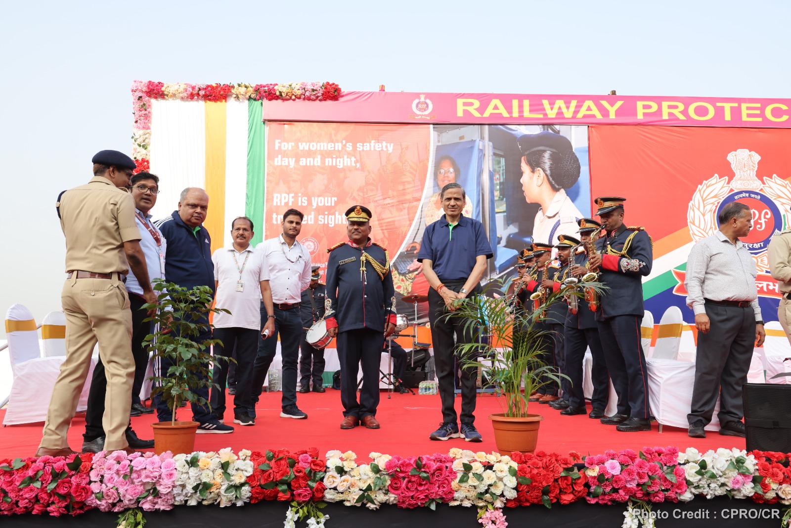Central Railway Shines at Tata Mumbai Marathon 2025, Showcasing Team Spirit and Sportsmanship