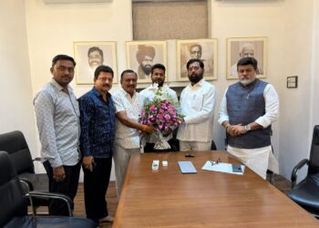 Ex MLA Ravindra Dhangekar and Mahadeo Babar Set to Join the Shinde Faction