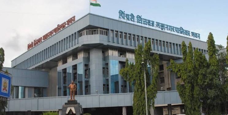 PCMC Fines Builders for Unauthorised Hoardings, Cracks Down on Illegal Advertisements”