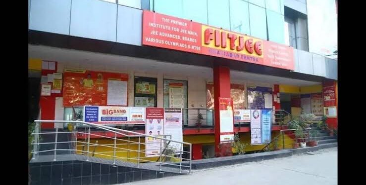 Sudden Closure of FIITJEE Coaching Centres Shocks Students and Parents Across India