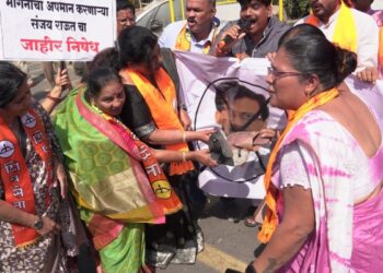 Shiv Sena Shinde Faction Protests Against Sanjay Raut’s Remarks on Dr. Neelam Gorhe