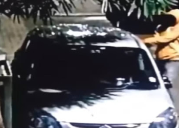 Workers Assault Manager and Vandalize Car in Kharabwadi