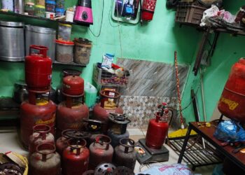 Pune Police Crack Down on Illegal Gas Refilling Racket in Ambedkar Nagar