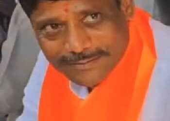 Ravindra Dhangekar Hints at Quitting Congress with Saffron-Clad Photo