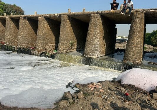 Mula River Foams in Pimpri-Chinchwad, Sparking Pollution Concerns