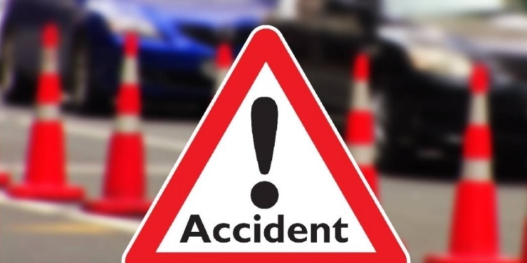 Pune Accident News Couple Injured in Bopdev Ghat as Speeding AutoRickshaw Hits Bike