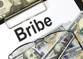 Female Revenue Assistant Caught Red-Handed Taking ₹25,000 Bribe in Indapur