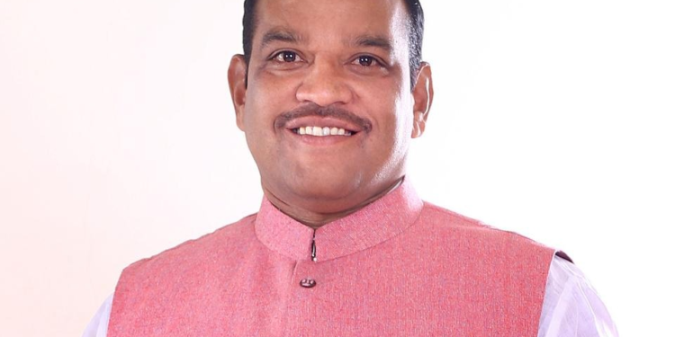 MP Shrirang Barne Calls for Third and Fourth Railway Lines Between Karjat, Lonavala, and Pune