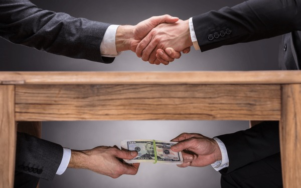 Pune Zilla Parishad Officials Arrested for Taking Bribe in ACB Raid