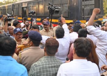 Police Halt Youth Congress’ ‘Yuva Aakrosh’ March in Pune