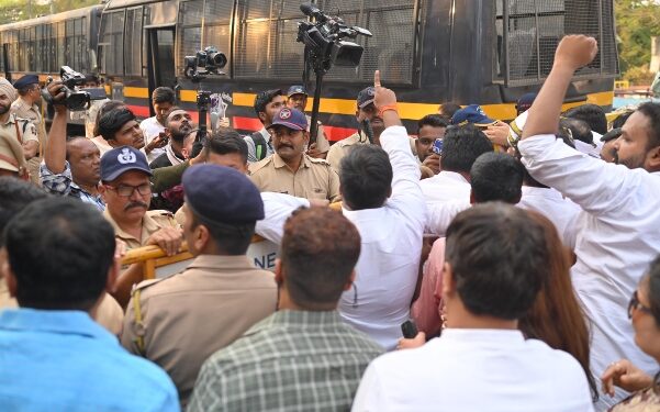 Police Halt Youth Congress’ ‘Yuva Aakrosh’ March in Pune