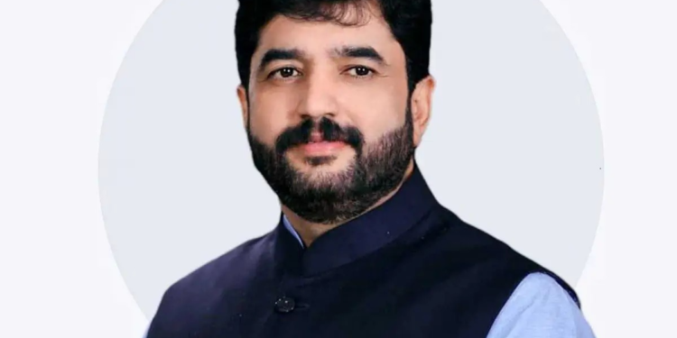 Minister Muralidhar Mohol Helps Injured Pune Couple Return from Thailand for Surgery