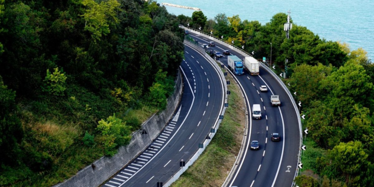 Cabinet approves construction of 6- lane access controlled Greenfield Highway starting from JNPA Port  to Chowk