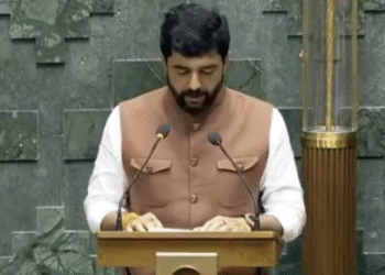 580 Pune Tourists Stranded in Kashmir After Pahalgam Terror Attack Two Dead Special Flights Arranged for Return