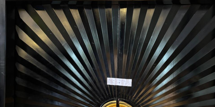 Yerawada Police Seal Hotel Unicorn House for Breach of Prohibition Laws