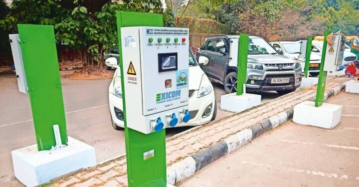 Punes Public EV Charging Stations Struggle with Low Usage Despite Growing E-Vehicle Numbers