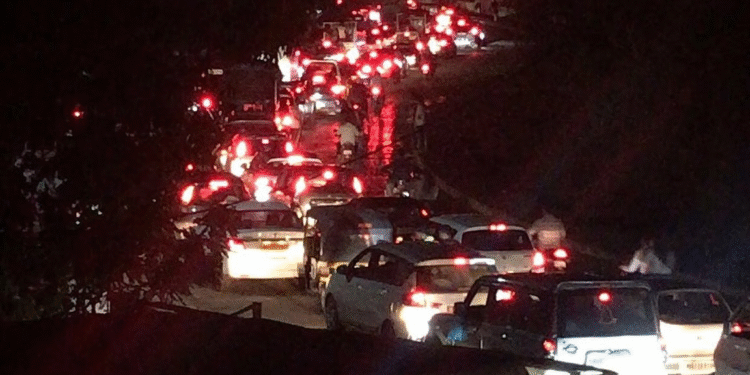 Weekend Rush to Sinhagad and Khadakwasla Leads to Heavy TrafficCitizens Demand Better Planning