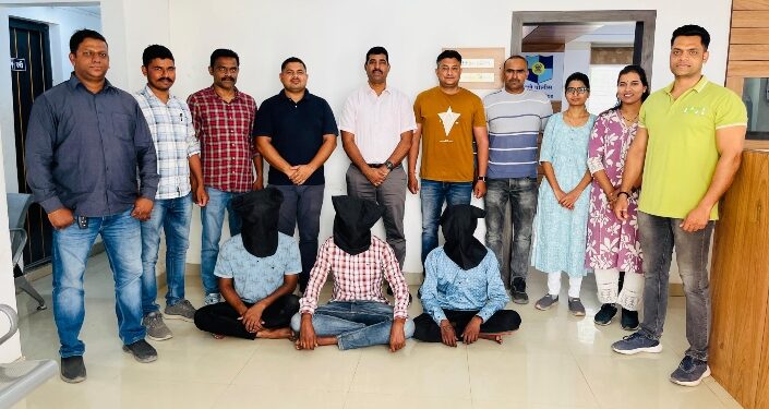 Crime Branch Unit 6 Apprehends Three Absconders in Kharadi Seizes Iron Rod