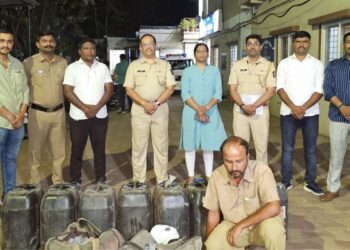 ₹34000 Worth of Illicit Liquor Seized in Kondhwa One Suspect on the Run
