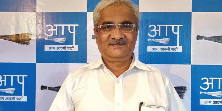 AAP Criticises PMCs ₹4.31 Crore Plan for AC Toilets Calls for Basic Affordable Facilities Instead