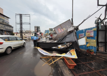 Hoarding Collapse on Dhanori-Porwal Road Raises Serious Safety Concerns