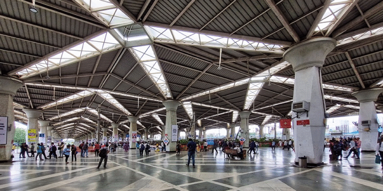New No-Parking Zone Introduced Around Pune Railway Station to Ease Traffic Congestion