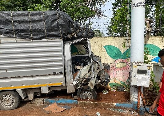 Tempo Crashes Into Pole Near Wakdewadi ChowkDriver Injured