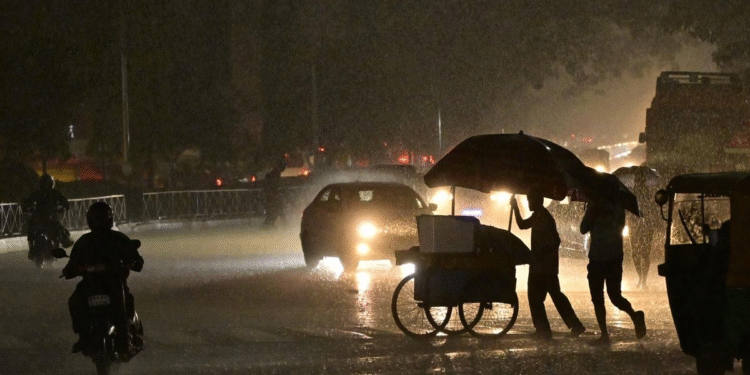 Heavy Rain Causes Severe Waterlogging Traffic Jamsand Tragic Death in Pune
