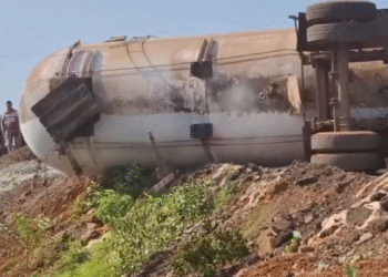 LPG Tanker Collides with Mini-Bus on Mumbai-Goa Highway in Ratnagiri Sparks Fire and Injuries