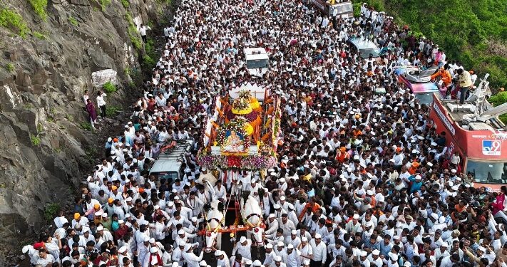 Thieves Target Devotees During Palkhi Procession Police Nab Mobile Phone Snatchers