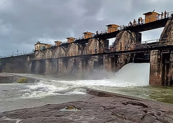 Khadakwasla Dam Discharge Prompts Flood Alert in Pune PMC and Disaster Teams on High Alert