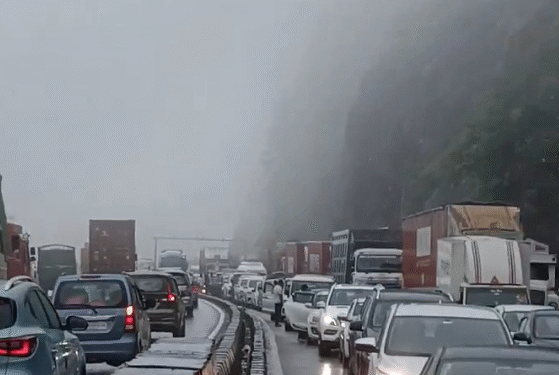 Severe Traffic Congestion Halts Mumbai-Pune Expressway Amid Heavy Rainfall