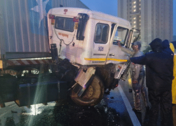 Multiple Vehicles Collide on Kothruds Ved Bhavan Bridge One Injured Rescued by Fire Brigade