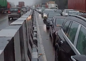 Heavy Rains and Diversions Lead to Gridlock on Mumbai-Pune Expressway Expansion Plans in Pipeline