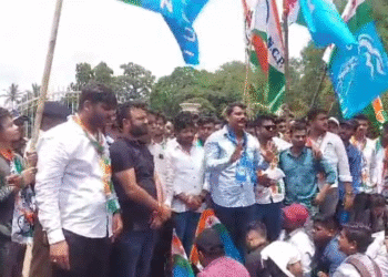 Engineering Students Stage Massive Protest at Savitribai Phule Pune University Demand Re-Examination Over Result Discrepancies