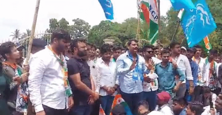 Engineering Students Stage Massive Protest at Savitribai Phule Pune University Demand Re-Examination Over Result Discrepancies