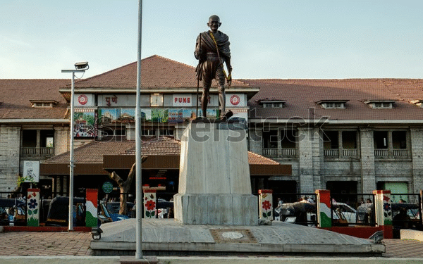 Attempt to Decapitate Mahatma Gandhis Statue at Pune Railway Station Foiled by Police